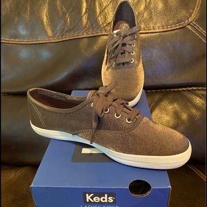 Size 5 ladies keds new never worn